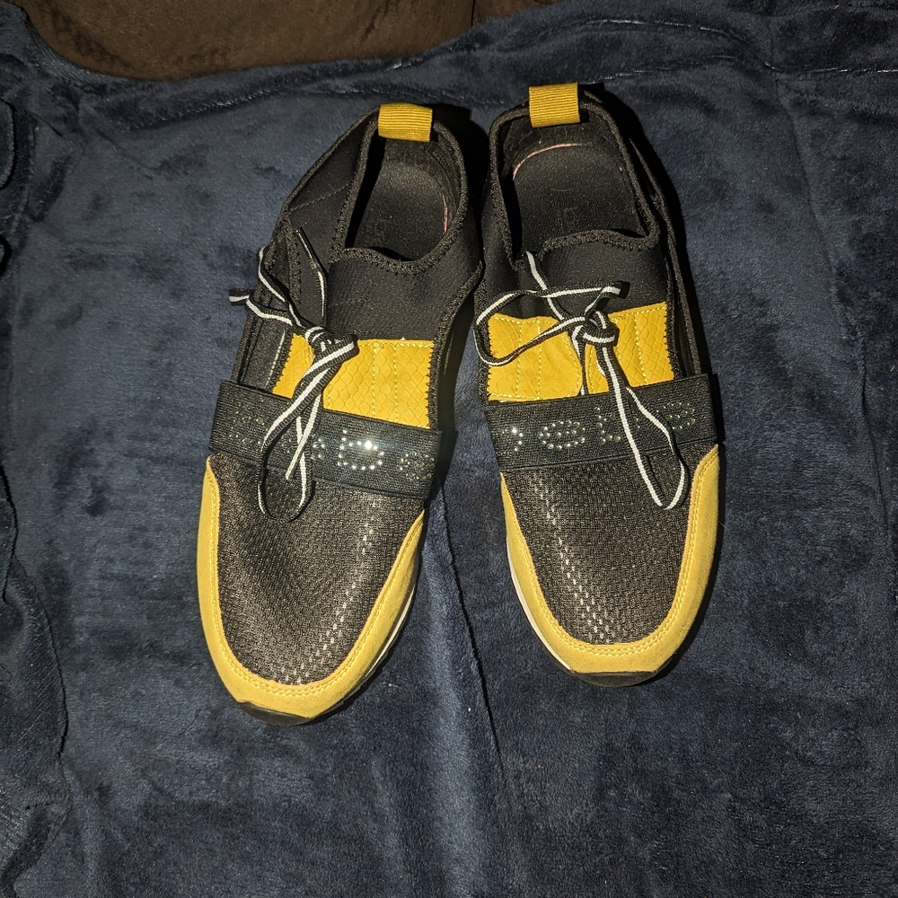 Bebe Ladies Shoes size 8.5